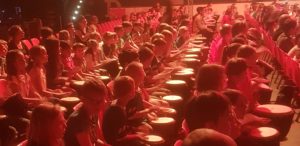 1000 Kinder trommeln in Grefrather Eissporthalle