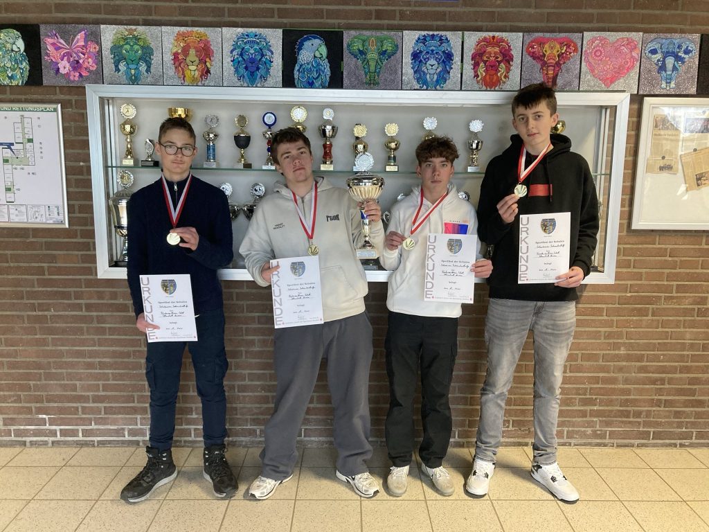 Amerner Schulteam triumphiert: Daniel, Stefan, Luca und John gewinnen Kreismeisterschaften der Förderschulen im Schwimmen